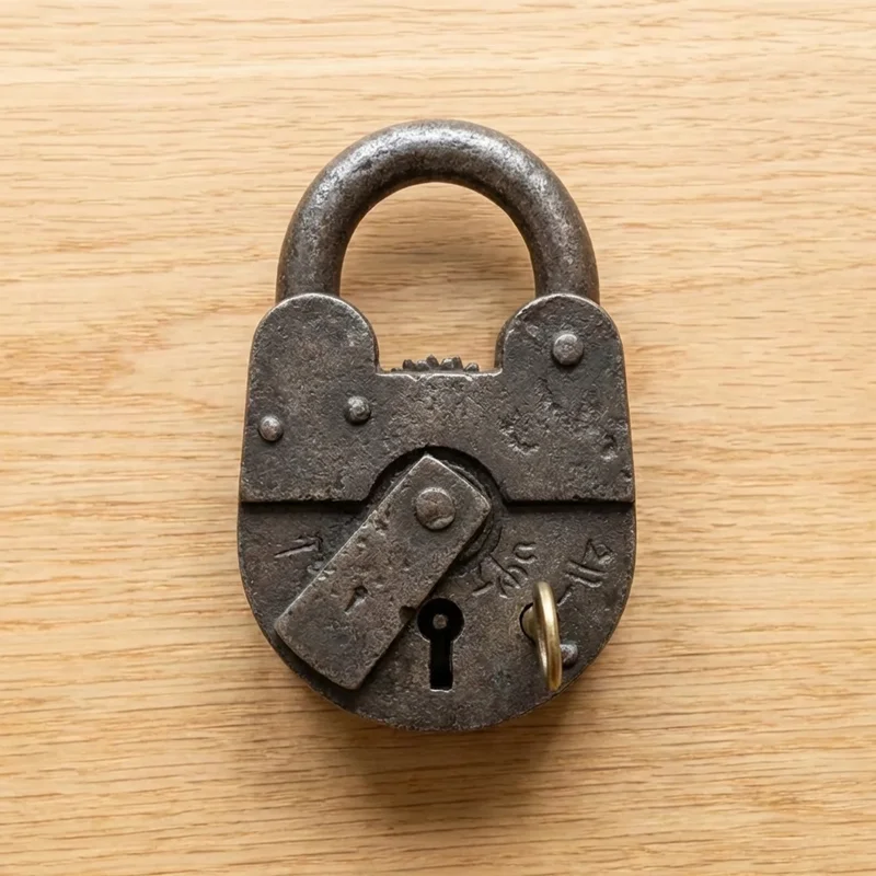 Valurautainen Tempputukkopähkinä — Vaikea Piilotettu Avaimenreikä - 2