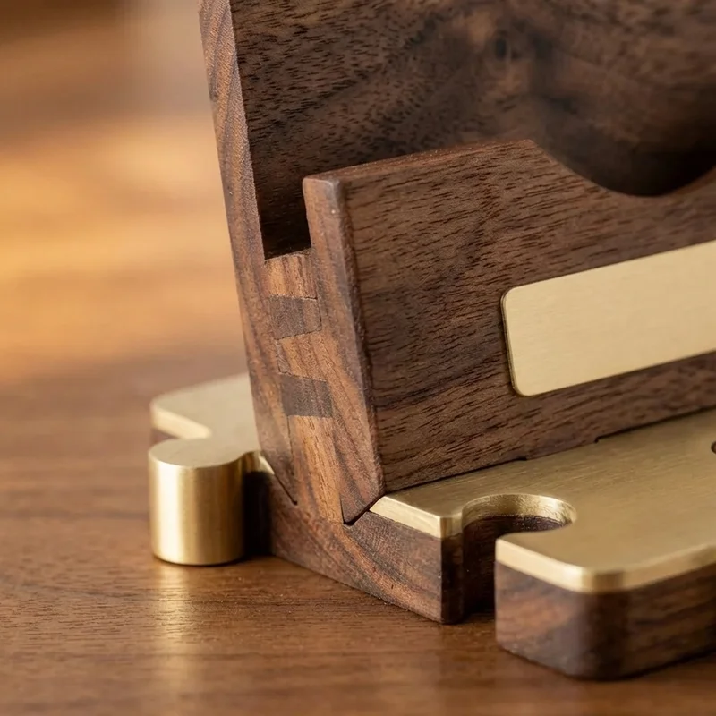 Pähkinäpuinen pulma­käyntikorttiteline — Keskivaikea tyylikäs pöytäkoriste - 3